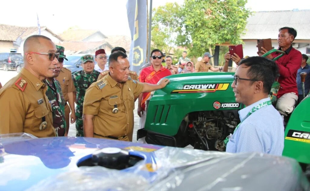 Bantu Atasi Kesulitan Petani Hadapi Dampak El Nino, Pemkab Lampung Selatan Bagikan Berbagai Alat Dan Mesin Pertanian